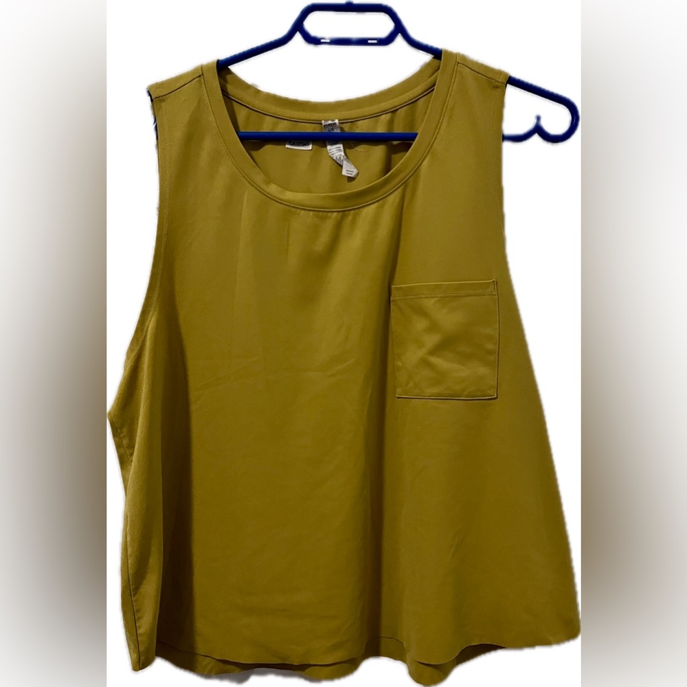 RBX Workout top. Size large.
